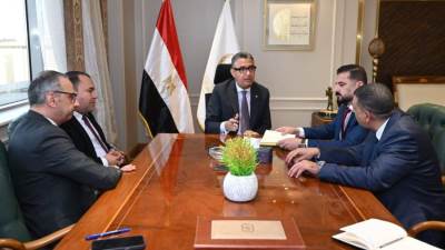 وزير التموين يلتقي بعدد من أعضاء مجلسي النواب والشيوخ