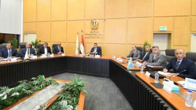 وزير الإسكان يتابع تنفيذ مشروعات "حياة كريمة" في 5 محافظات