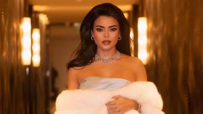 بـ192 ألف جنيه.. أسماء جلال تتحدى البرد بالشال الفرو في أحدث ظهور