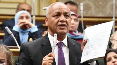 مصطفى بكري يتقدم بطلب إحاطة لإلغاء الإعفاء الجمركي على الهواتف الواردة من الخارج