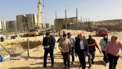 أحمد عمران يتابع مشروعات المرافق والبنية الأساسية بمدينة حدائق أكتوبر