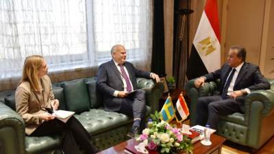 وزير الصحة: استقدام خبراء سويديين لتبادل الخبرات في تخصصات طبية متعددة