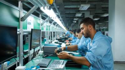 تنظيم الاتصالات: التوسع في صناعة الهواتف يحول مصر مركزًا إقليميًا للصناعة