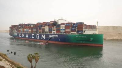 CMA CGM SEINE .. أكبر سفينة حاويات في العالم تعبر قناة السويس 