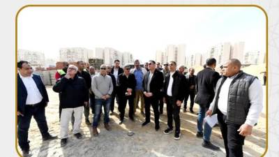 وزير الإسكان يتفقد المشروعات السكنية ومستشفى مدينة حدائق أكتوبر