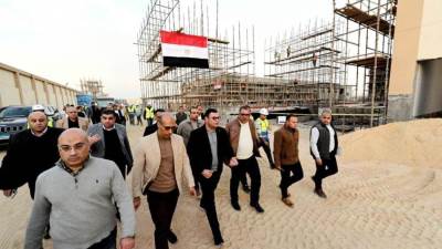 وزير الإسكان يتفقد مشروع " bliss gate" و "جنة ٤" بمدينة الشيخ زايد