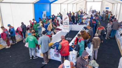  دكان الفرحة يستقبل صناع الجمال في طرقات محافظة القاهرة