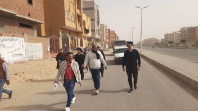 جهاز العاشر من رمضان ينفذ 45 قرار غلق وتشميع لمحال مخالفة بالحي 13