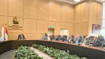 نائب وزير الإسكان يبحث تفعيل الشراء الموحد وترشيد الإنفاق بمشروعات مرافق المياه
