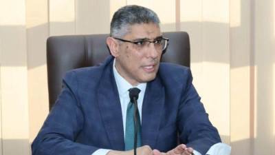 محافظ الجيزة: إلزام المحال التجارية بوضع صناديق قمامة أمامها بالطرق الرئيسية