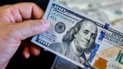 سعر الدولار ينخفض في 9 بنوك مقابل الجنيه بنهاية اليوم