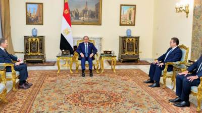 السيسي يلتقي رئيس الاستخبارات الخارجية الروسية