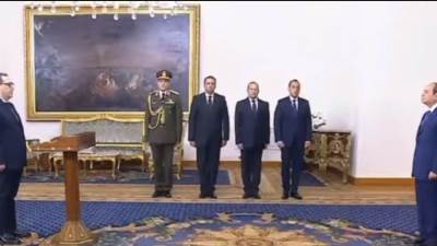 وليد عباس و«عمران» يؤديان اليمين الدستورية نائبين لوزير الإسكان