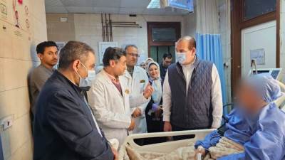 نائب وزير الصحة يتفقد منشآت أسيوط ويوجه بمكافآت للفرق المتميزة