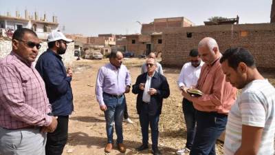 رئيس القابضة للمياه يتابع مشروعات «حياة كريمة» بمحافظة أسوان 