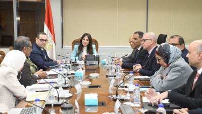 وزيرة الإسكان تلتقي مسئولي شركة توريك لمتابعة موقف المبيعات مشروعات المدن الجديدة
