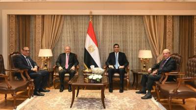  وزير الشباب والرياضة يستقبل رئيس الاتحاد المصري لكرة القدم