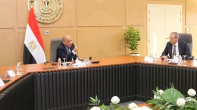 وزير الكهرباء يبحث مع رؤساء الشركات تحسين كفاءة الطاقة وخفض استهلاك الوقود