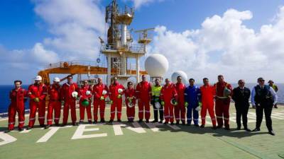 وزير البترول والثروة المعدنية يتفقد أعمال حفر أول بئر بحقل "غرب مينا"