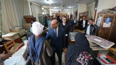 في أول أيام عمله.. محافظ أسيوط الجديد يتفقد إدارات الديوان العام 