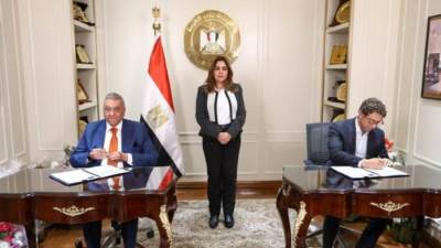 تعاون بين "التنمية المحلية" و"مؤسسة إم إن تي" لتطوير الأراضي غير المستغلة