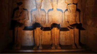 ظاهرة تعامد الشمس على رمسيس الثاني تستقطب 2000 سائح