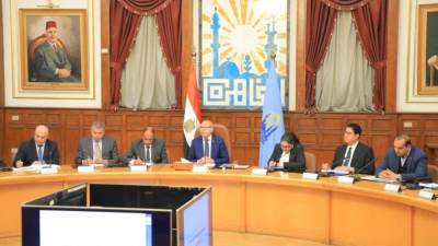 محافظ القاهرة يوجه رؤساء الأحياء بتسريع إنهاء طلبات المواطنين وأبرزها التصالح والمحال