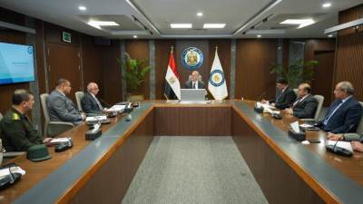 البترول: تبحث إجراءات إطلاق المسح الجوي للمعادن بالمحافظات