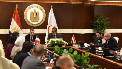 وزير الصحة يبحث مع سفير فرنسا علاج مرضى أورام غزة بمستشفى جوستاف روسي