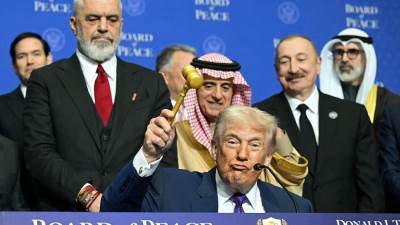 ترامب يفكر في إطلاق عملة جديدة في غزة لحصار حماس