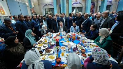 وزير البترول يشارك العاملين الإفطار بحقول الشركة العامة للبترول برأس غارب