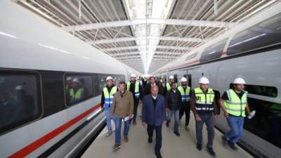 على مساحة 578 فدان..  وزير النقل يتفقد ورشة القطار الكهربائي السريع بحدائق أكتوبر