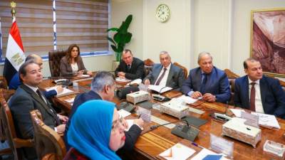 وزيرة التنمية المحلية والبيئة تتابع مع جهازي البيئة وإدارة المخلفات وخطط المرحلة المقبلة