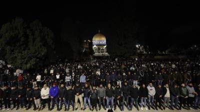 40 ألف مصلٍ يؤدون صلاتي العشاء والتراويح في المسجد الأقصى