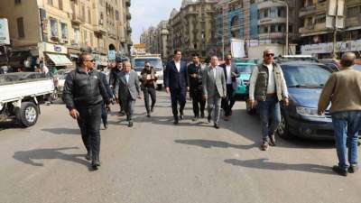 محافظ القاهرة يقود حملة لإزالة الإشغالات بوسط البلد