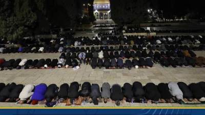  35 ألف مصلٍ يؤدون صلاتي العشاء والتراويح في المسجد الأقصى