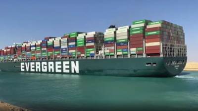 شركات شحن تعلق الملاحة عبر الخليج بعد تصاعد الحرب الأمريكية الإيرانية  