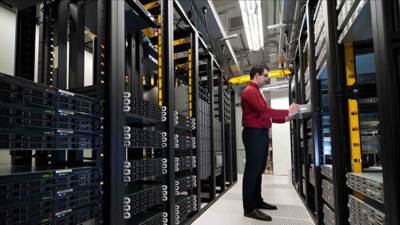 أمازون السحابية خارج الخدمة بعد القصف الإيراني لمقرها في دبي 