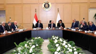 وزراء الاستثمار والصناعة والعمل يلتقون أعضاء المجلس التصديري للملابس الجاهزة