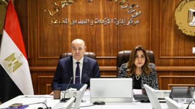 التنمية المحلية ولجنة الأراضي يتابعان مع المحافظين الموقف التنفيذي لعدد من الملفات