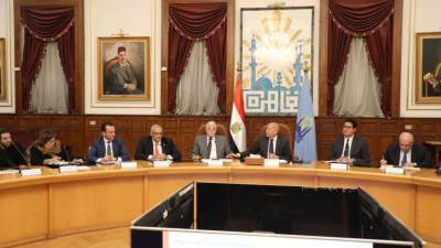 لجنة تطوير القاهرة التراثية تناقش خطة إعادة إحياء وسط البلد 