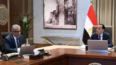 رئيس الوزراء يناقش دور شركات الإنتاج الحربي في توطين العديد من الصناعات