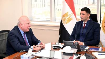 وزير الصناعة يبحث مع "بولاريس للتطوير الصناعي" استثمارات بـ2 مليار دولار