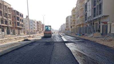 المهندس أحمد رشاد: استكمال أعمال الأسفلت بامتداد النرجس بالقاهرة الجديدة