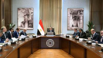 الحكومة  تُقر حزمة إجراءات لترشيد الإنفاق والاستهلاك ورفع الحد الأدنى للأجور