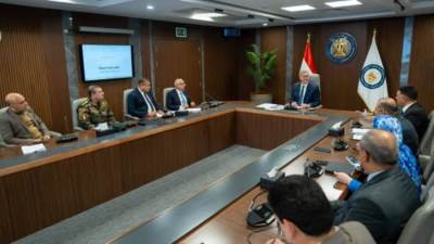 وزير البترول يبحث تنفيذ المسح الجوي الجيوفيزيقي الشامل للمعادن في مصر
