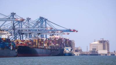 أزمات التزود بالوقود بسبب نقصها وارتفاعها تحاصر السفن بالموانئ الآسيوية