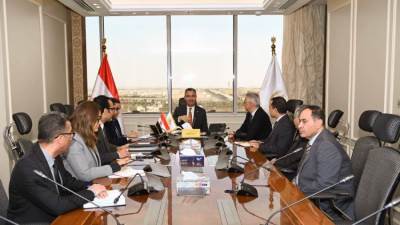 وزارة التموين تبحث مع شركة «فييرم مصر» توطين صناعة صوامع تخزين الحبوب