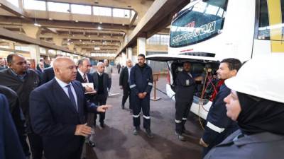 وزير النقل يتفقد المركز الفني للصيانة بميت حبيش بطنطا التابع للنقل البحري والبري
