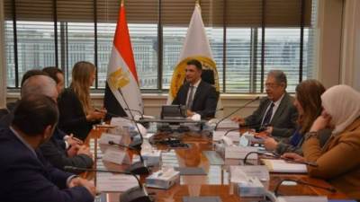وزير الصناعة يبحث مع «مرسيدس-بنز إيجيبت» توطين صناعة السيارات في مصر